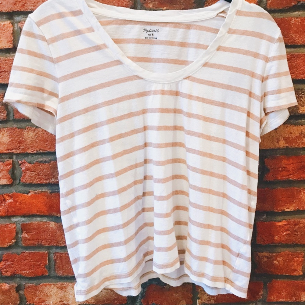 Cream & tan striped t-shirt.